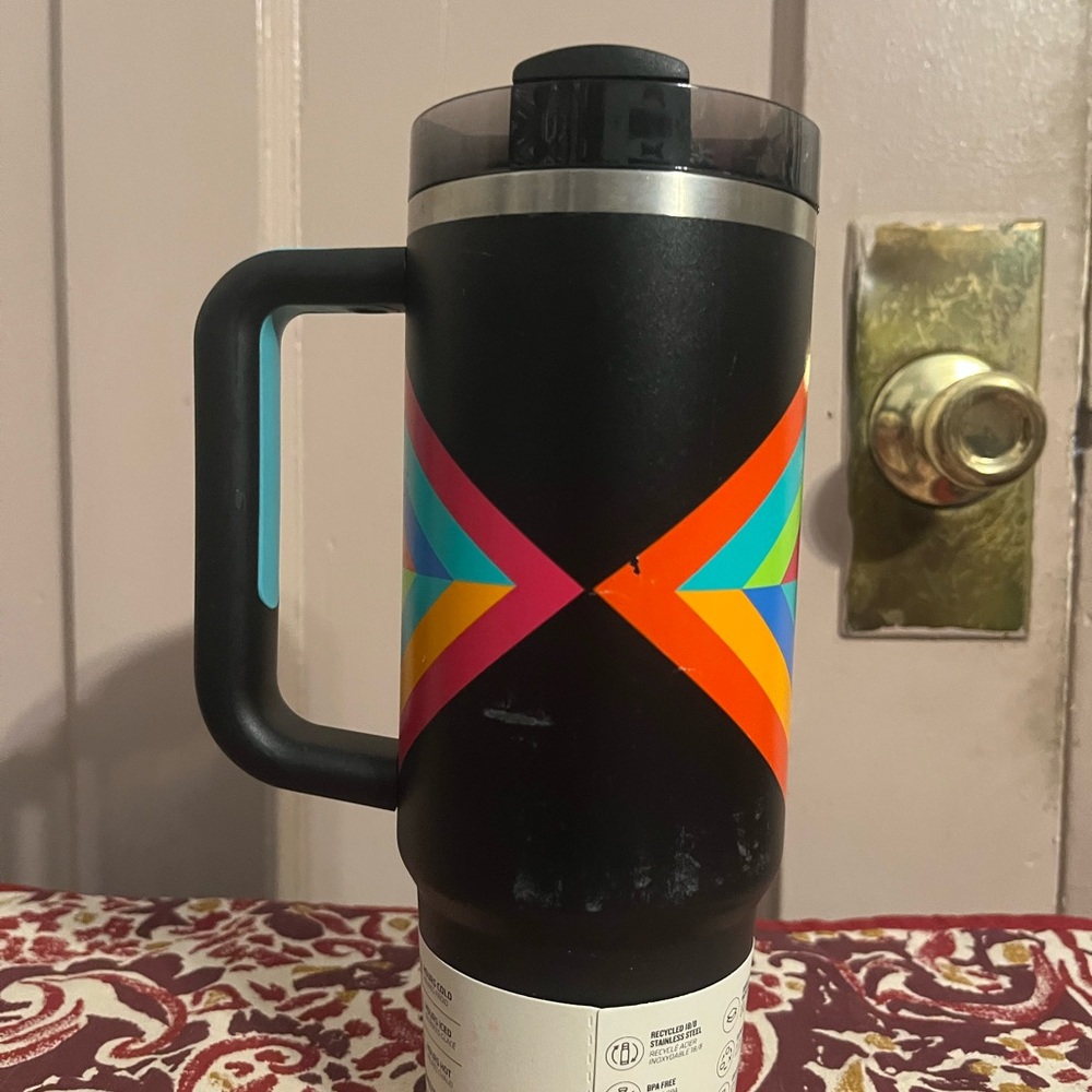 Stanley Quencher Tumbler - Picture 5 of 9